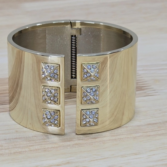 Victoria’s Secret Scandalous Hinge Gold Tone Cubic Zirconia Cuff Bangle Bracelet - Picture 1 of 12